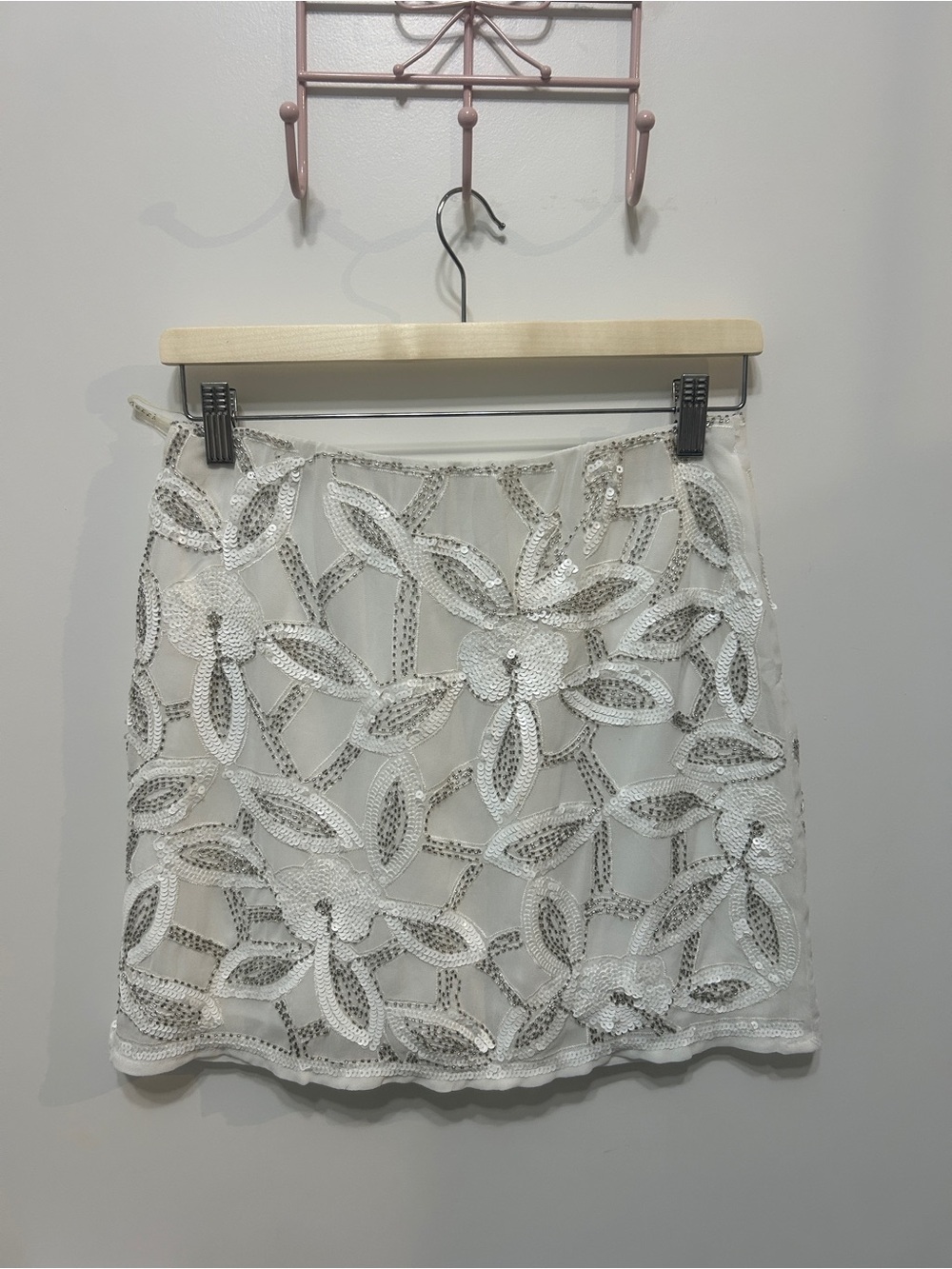 verty White Sequin Floral Mini Skirt